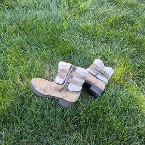 UGG Australia Women’s Shearling-Lined Suede Buckle Boots – Size 8